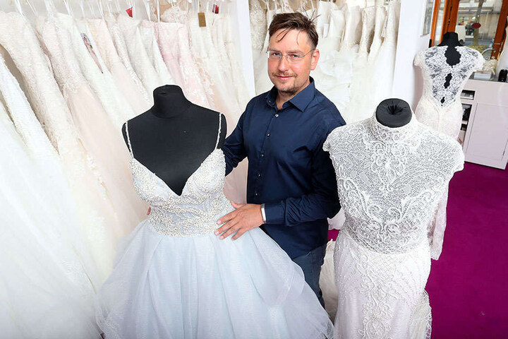 René Georgi (43) weiß, welches Brautkleid zu einer Frau am besten passt.