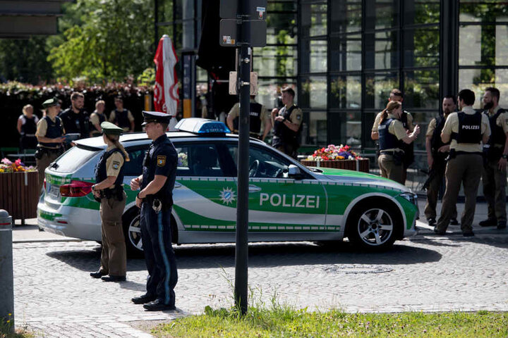 Das Gebiet rund um den Bahnhof wurde weitläufig abgeriegelt. Der Täter konnte gefasst werden.