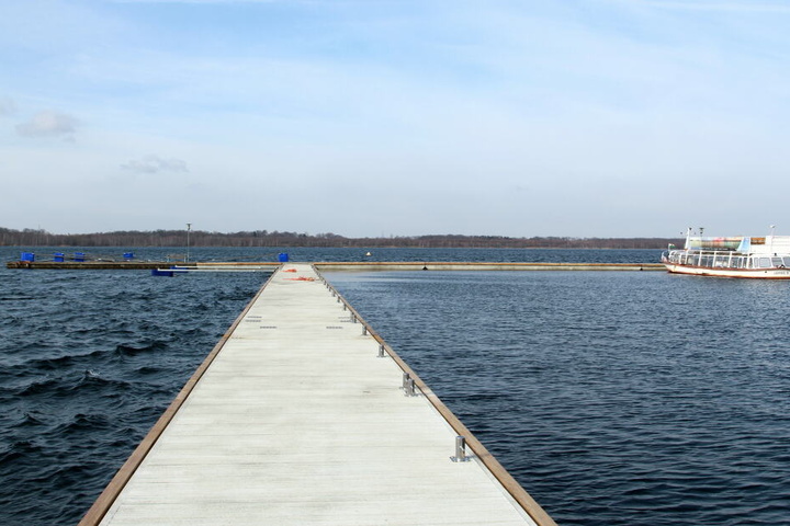 Der neue Anleger soll die gesamte Steganlage bei Sturm und hoher See stabilisieren.
