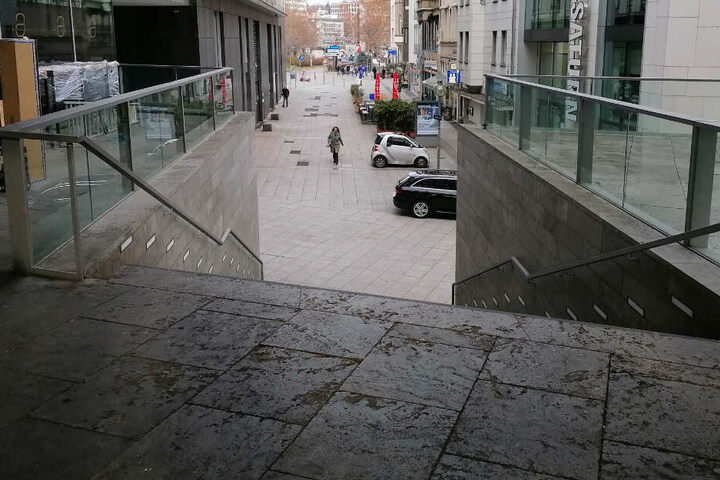 An diesem Treppenabgang wurde der 58-Jährige aufgefunden.