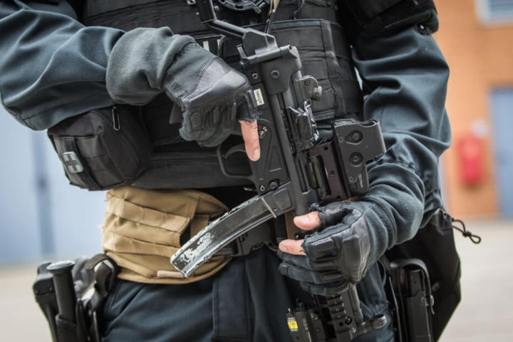 Die betroffenen Männer sollen eine schwere staatsgefährdende Gewalttat vorbereitet haben (Symbolfoto).