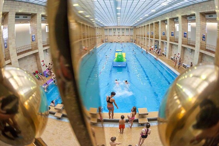 In der 50-Meter-Halle gab‘s gestern jede Menge Wettkämpfe. Ab heute ist auch
die 25-Meter-Bahn wieder geöffnet.