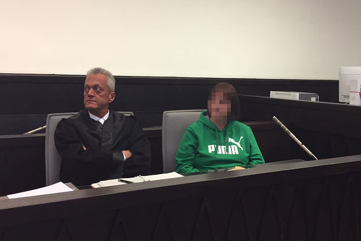 Die Angeklagte Angelika W. am vierten Prozesstag mit ihrem Strafverteidiger Peter Wüller.