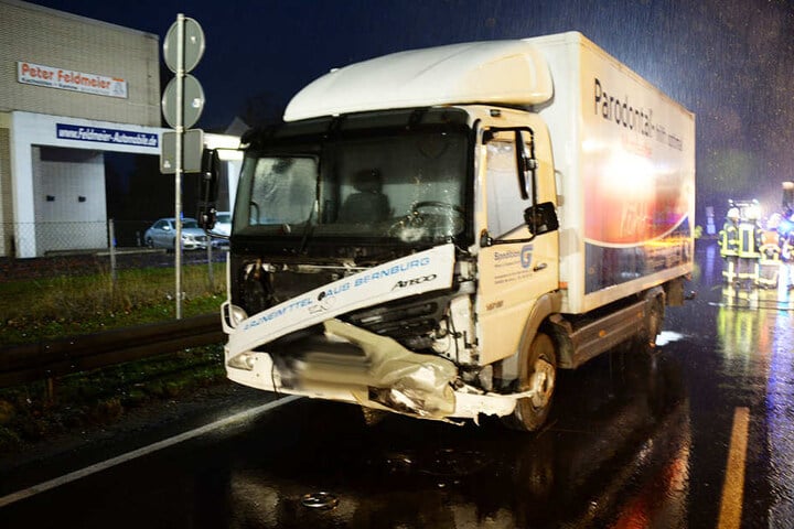 Der Truck hat vergleichsweise nur einen kleinen Schaden davongetragen.