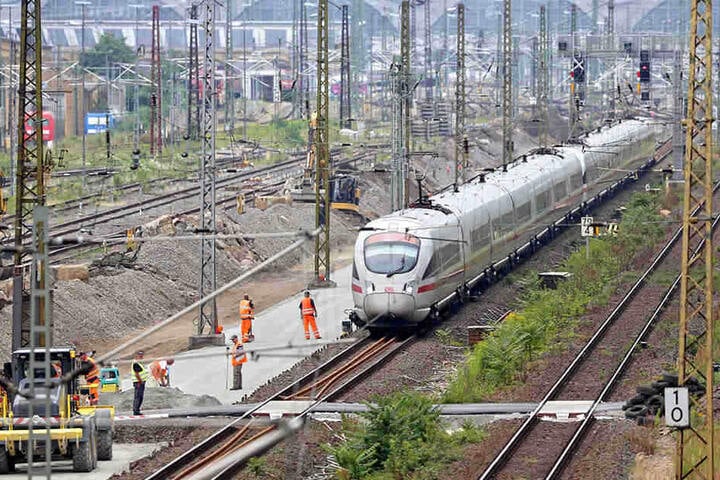 Die Bahnstrecke von Dresden nach Leipzig musste beidseitig stundenlang gesperrt werden.