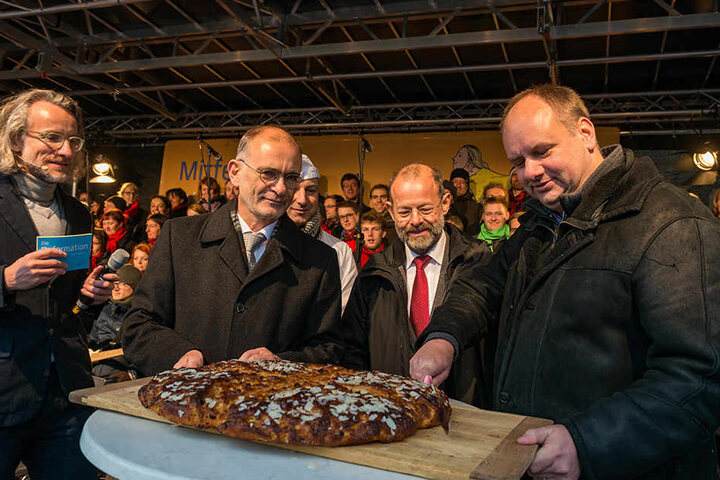 Stephan Bischof (52, Moderator), Christian Behr (Superintendent), Albrecht Nollau (Superindentant) und Bürgermeister Dirk Hilbert (46, v.li.).