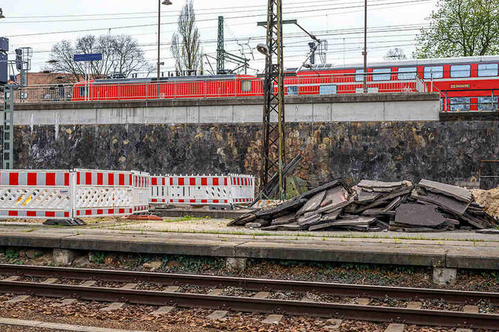Am Gleis 11 laufen schon die ersten Arbeiten.