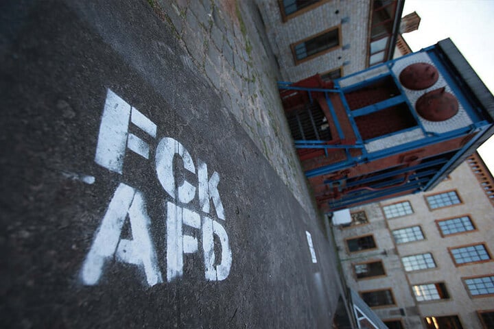 Auch auf die Straße war gegen die AfD gesprüht worden.