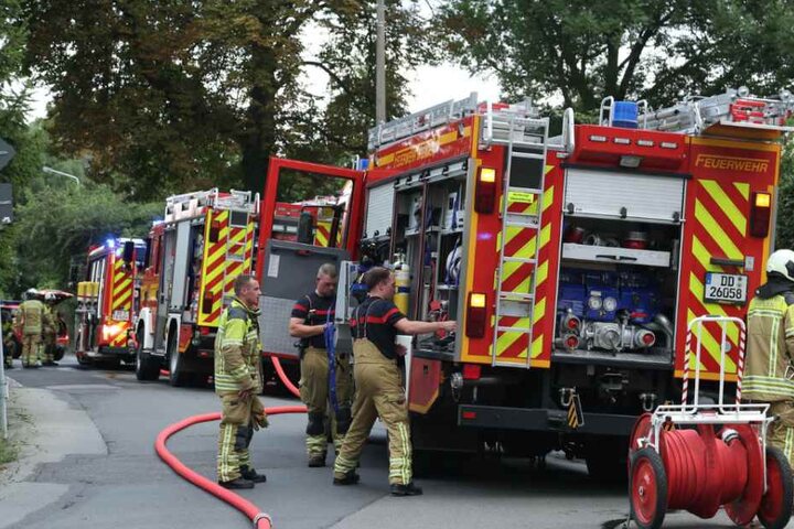 Die Feuerwehren aus Gorbitz und Löbtau rückten mit einem Großaufgebot aus.