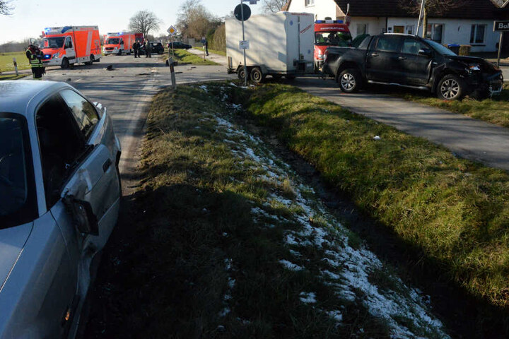 Die Polizei sperrte die Straße für rund zwei Stunden.
