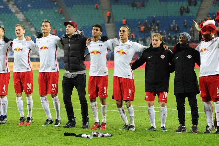 RB Leipzig kommt punktgleich zum Spitzenspiel nach München.