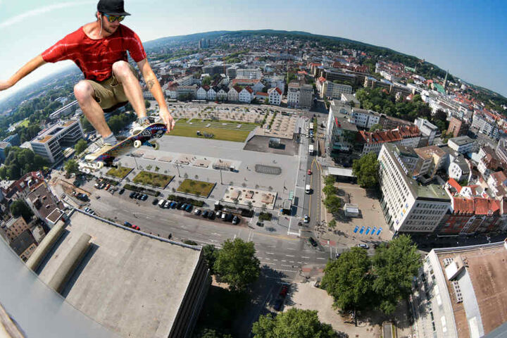 Lufthohe Sprünge: Am Samstag geht's an der Skate-Anlage auf dem Kesselbrink beim "Skateboard Vert Contest" so richtig rund.