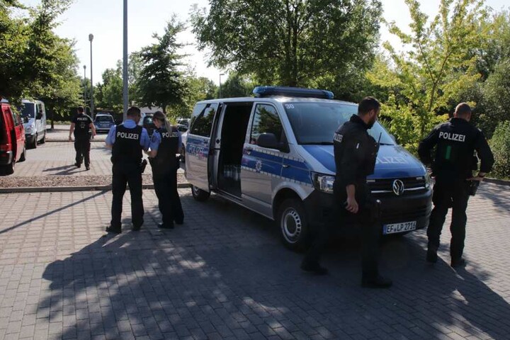 Die Polizei ist war mit Hochdruck auf der Suche nach dem Mann.