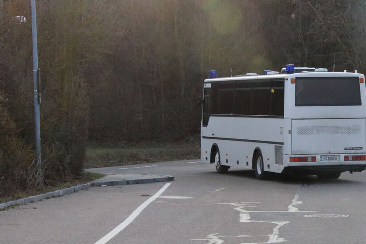 Auch Spezialeinsatzkräfte und einer Verhandlungsgruppe waren in Pentling im Einsatz.
