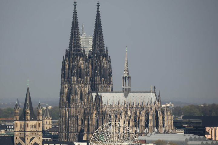 "Wenn der Dom fertig wird, geht die Welt unter", sagte eine Volksweisheit.