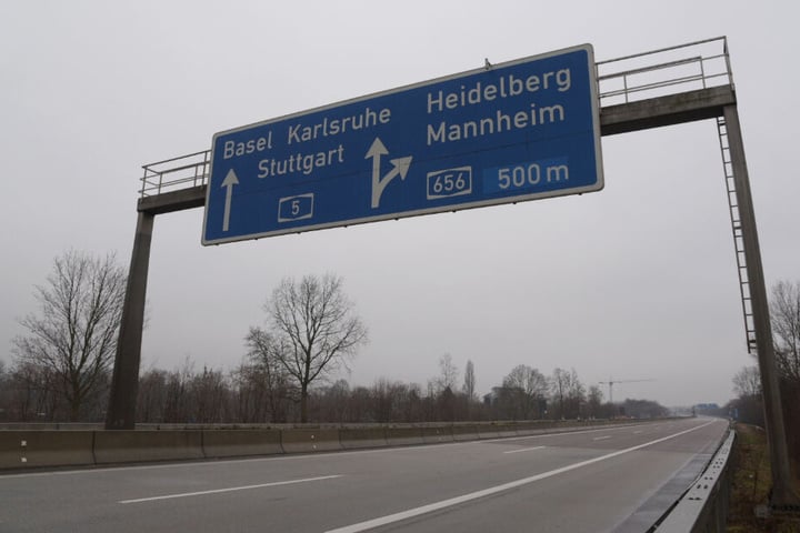 Hier geht nichts mehr: Die gesperrte A5 am Samstagmorgen.
