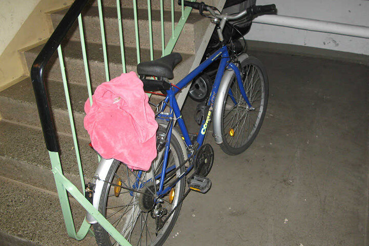 Das Fahrrad des Bombenbastlers: Nach dem plötzlichen Auszug der Araber-WG blieb das Bike im Keller stehen.
