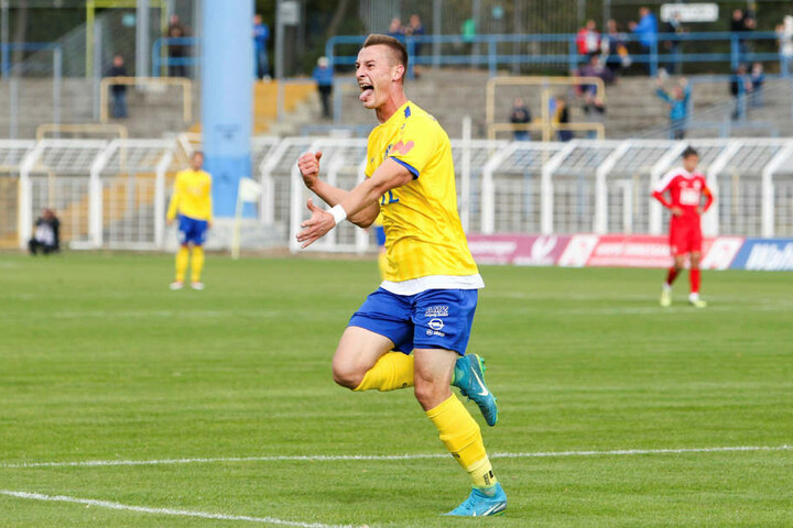 Matthias Steinborn (l.) erzielte das zwischenzeitliche 1:0 für Lok Leipzig, das aber nicht zum Sieg reichte.