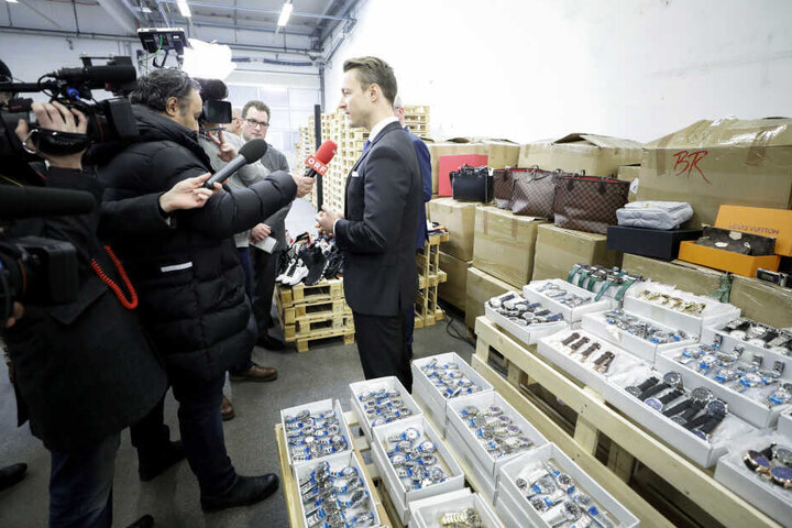 Finanzminister Blümel stand den Journalisten Rede und Antwort.