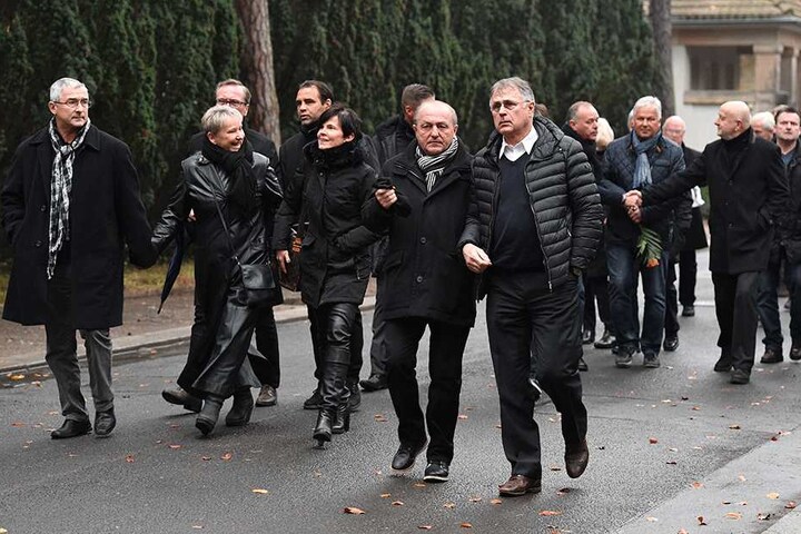 Hans-Uwe Pilz (li.), Ulf Kirsten (4.v.li.), Dieter Riedel (mi.) mit Lothar Kurbjuweit