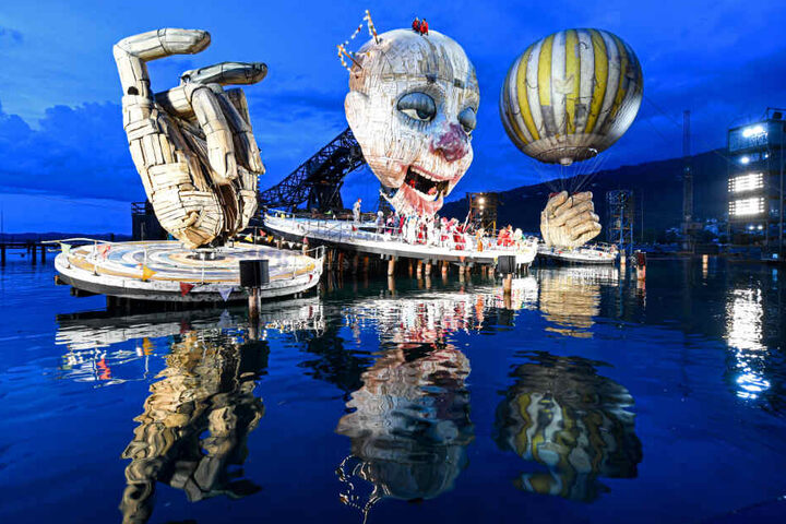 Die Festspiele warten jährlich mit einem imposanten Bühnenbild auf.
