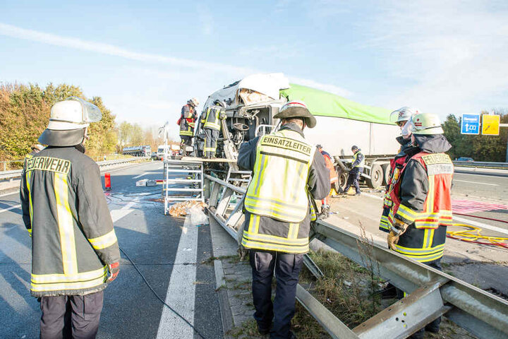 Momentan ist die A2 in Richtung Dortmund komplett gesperrt.