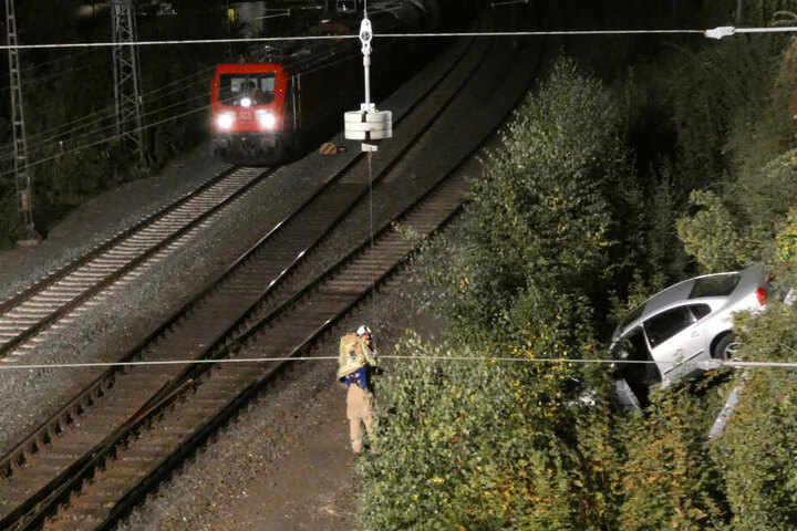 Der Zugverkehr musste für einen Stunde gestoppt werden.