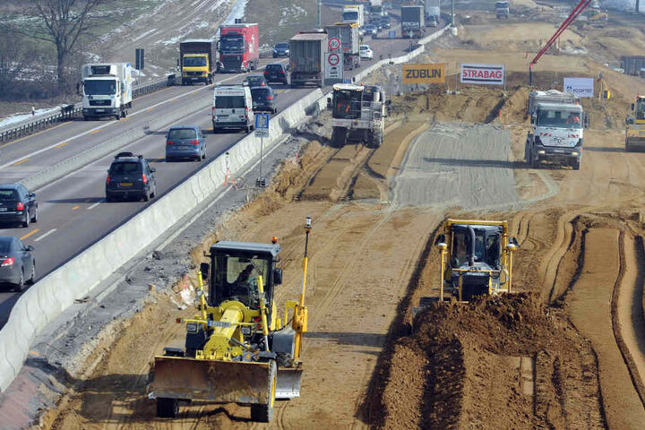 Der Ausbau der A8 zwischen Augsburg und Ulm hat für erhebliche Kosten gesorgt. (Archivbild)