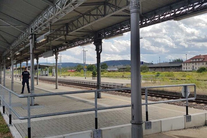 Seit 13.50 Uhr durften die Fahrgäste zurück auf den Bahnhof.