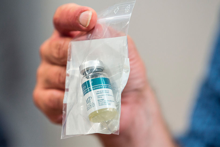 Solche Ampullen mit Doping-Mittel stellte der Zoll bei dem Ex-Türsteher sicher.