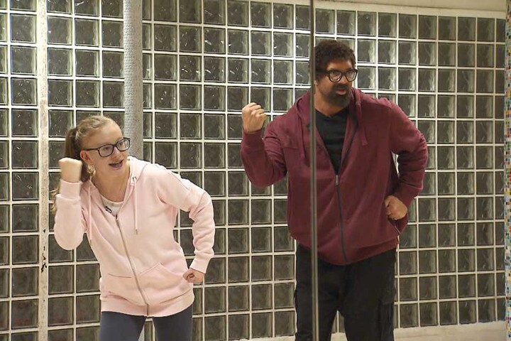 Freddy Klettwitz legt sich bei Vortänzerin Emily ins Zeug.
