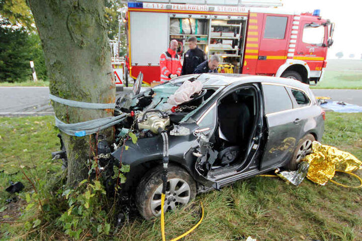 Die Feuerwehr half bei der Bergung des Unfallopfers.