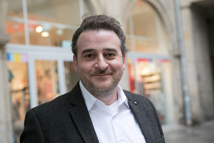 Bernhard Grotehans (49) aus Kassel: "Für mich ist jeder Tag ein Frauentag. Ich beschenke meine Frau ganzjährig. Es kommt auf Kleinigkeiten an, wie beispielsweise im Haushalt zu helfen oder sie morgens mit Brötchen zu überraschen."