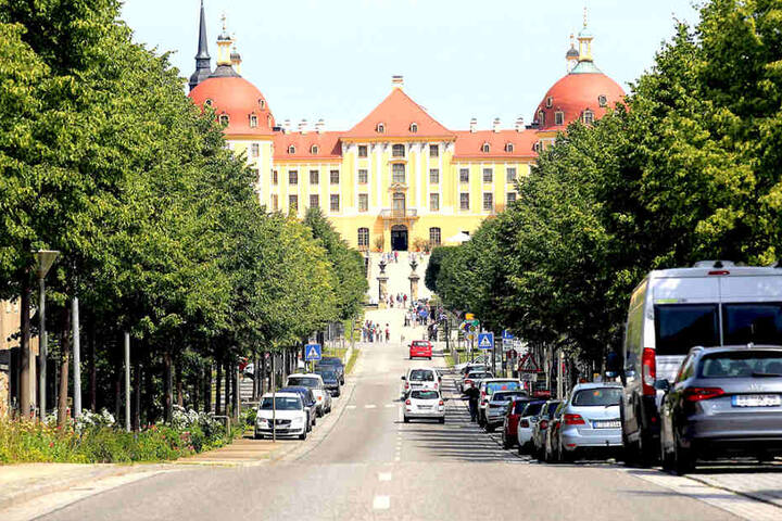 Die Schlossallee zu Moritzburg ist eigentlich die pure Idylle. Hier fuhr der
Rentner einen Paketfahrer um.