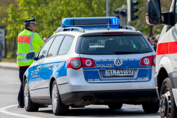 Die Unfallstellen mussten zeitweise gesperrt werden. (Symbolbild)