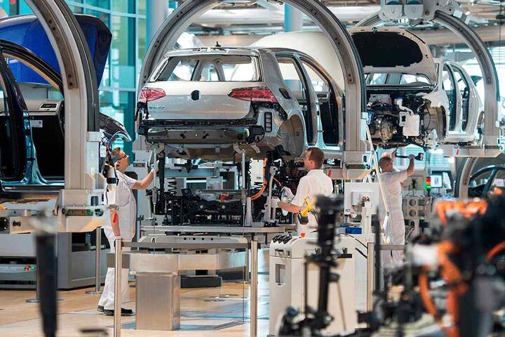 Der E-Golf bei der Montage. Das Zwickauer VW-Werk wird in Zukunft zur Konzernzentrale für die E-Mobilität.
