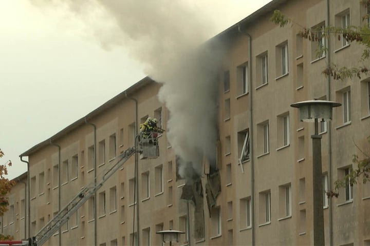 Die Fassade des Gebäudes wurde bei der Explosion stark beschädigt.