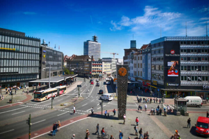 Die Uhr auf dem Jahnplatz wurde von Dr. Wolff gestiftet.