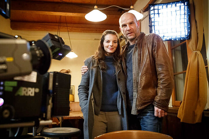 Auch das Filmgeschäft gehört zu Görlitz. Die Hauptdarsteller der ARD-Krimireihe Wolfsland, Yvonne Catterfeld (37) und Götz Schubert (54) sind gerade zu Dreharbeiten in der Region.