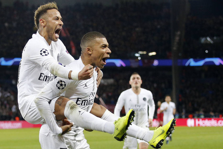 Neymar (26, l.) und Kylian Mbappe (19) sind die beiden größten Stars von Paris St. Germain.