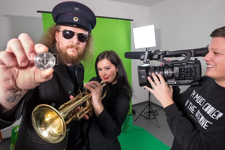"Hauer" André Groß (43) lässt sich bei seinem neuesten Projekt von Trompeterin Beatrice Schneider (30) und Video-Blogger Patrick Schmidt (18) unterstützen.