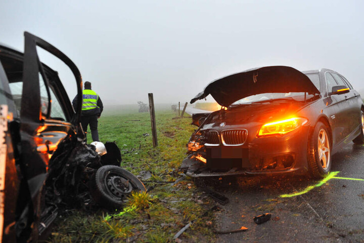 Der Fahrer des BMW konnte dem Nissan nicht mehr ausweichen und krachte in dessen rechte Fahrzeugfront.