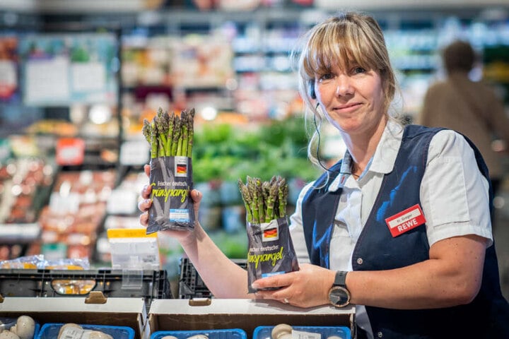 Natürlich gibt es aktuell frischen Spargel.