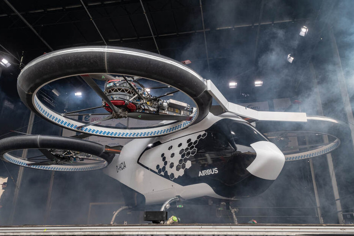 Könnte ein neuartiges Flugtaxi vom Festland auf die Insel Sylt so oder so ähnlich wie der kürzlich in München vorgestellte, viersitzige "CityAirbus" aussehen? Der soll zumindest dieses Jahr noch erste Testflüge absolvieren.