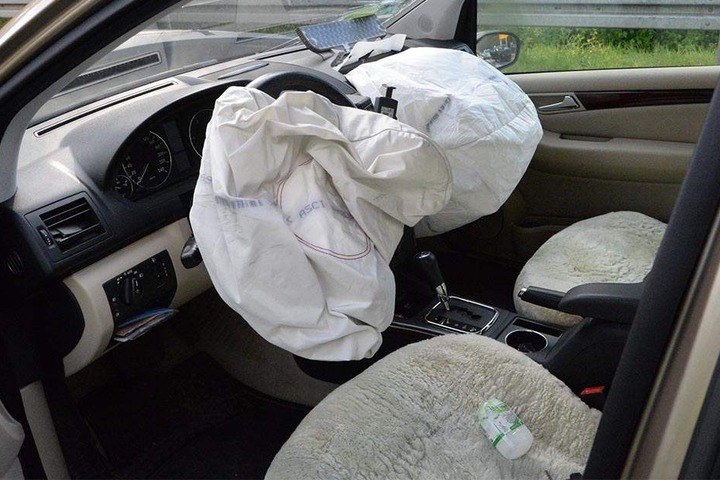 Durch die Wucht des Aufpralls lösten die Airbags aus.