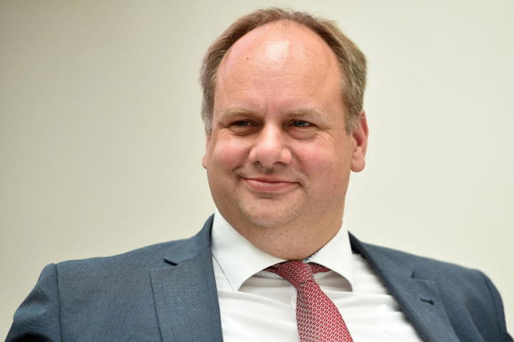 Dirk Hilbert kämpft um das Prestigeobjekt.