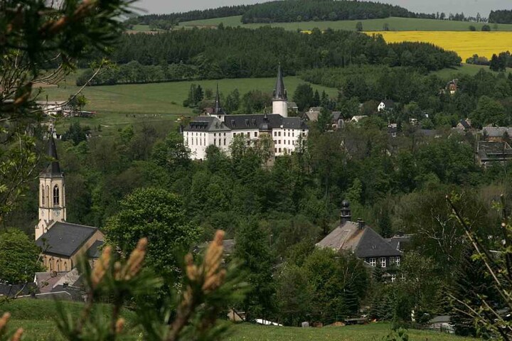 Einbrecher stiegen in das Lager des Schloss-Hotels Purschenstein ein.