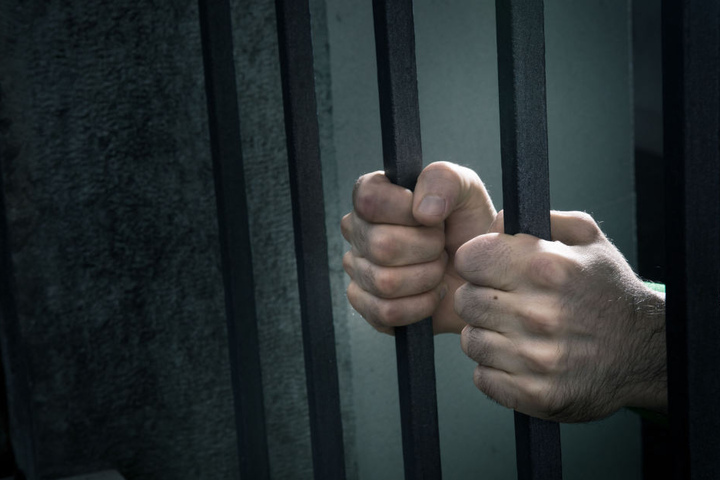 Der wegen Beleidigung angezeigte Polizist will die Strafe von 625 Euro nicht zahlen, sondern sie lieber hinter Gittern "absitzen". Ihm bleibt aber noch die Revision.