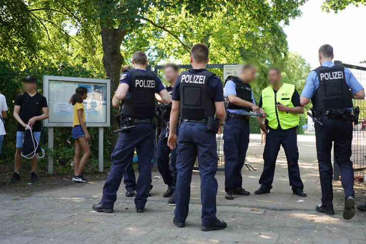 Gegen vier Personen aus der Gruppe wird nun ermittelt (Symbolfoto).
