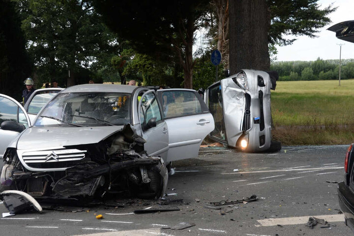 Ein Fahranfänger hatte zu spät gemerkt, dass das Auto vor ihm abbiegen wollte.